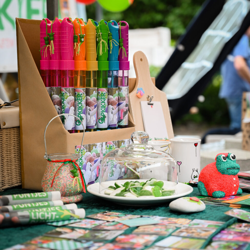 Stichting Opkikker, Lieks Atelier, goede doelen